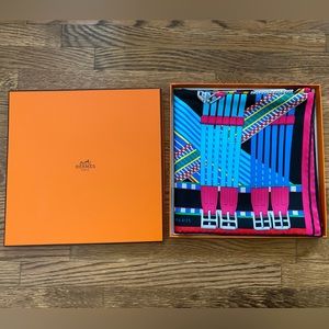 36x36 NWT Hermes Scarf in Hermes Box